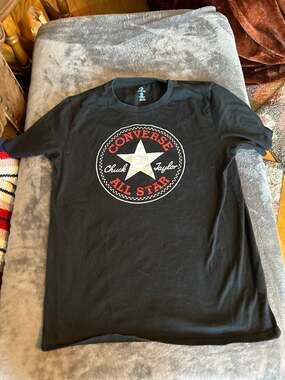 Converse Tshirt size medium great condition